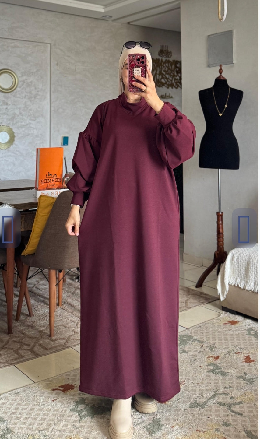 عباية شتوية أنيقة وواسعة بلمسة عصرية – مريحة، راقية وتناسب جميع الإطلالات