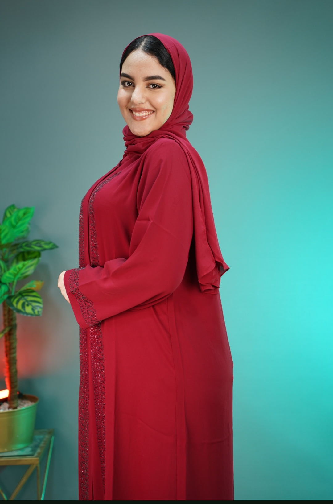 قفطان الأناقة المغربية: عباية بتصميم عصري ولمسة تقليدية ساحرة -