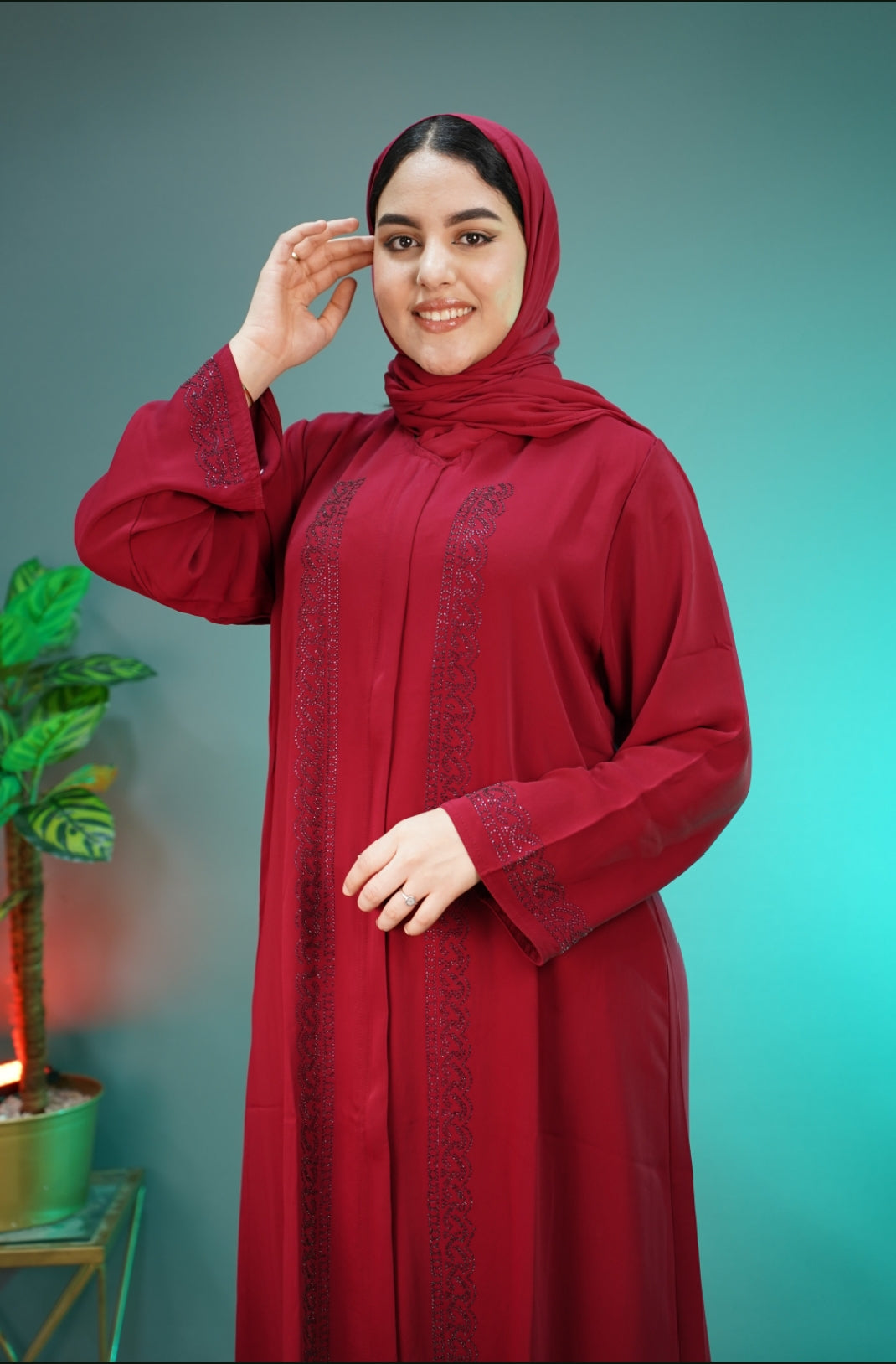 قفطان الأناقة المغربية: عباية بتصميم عصري ولمسة تقليدية ساحرة -