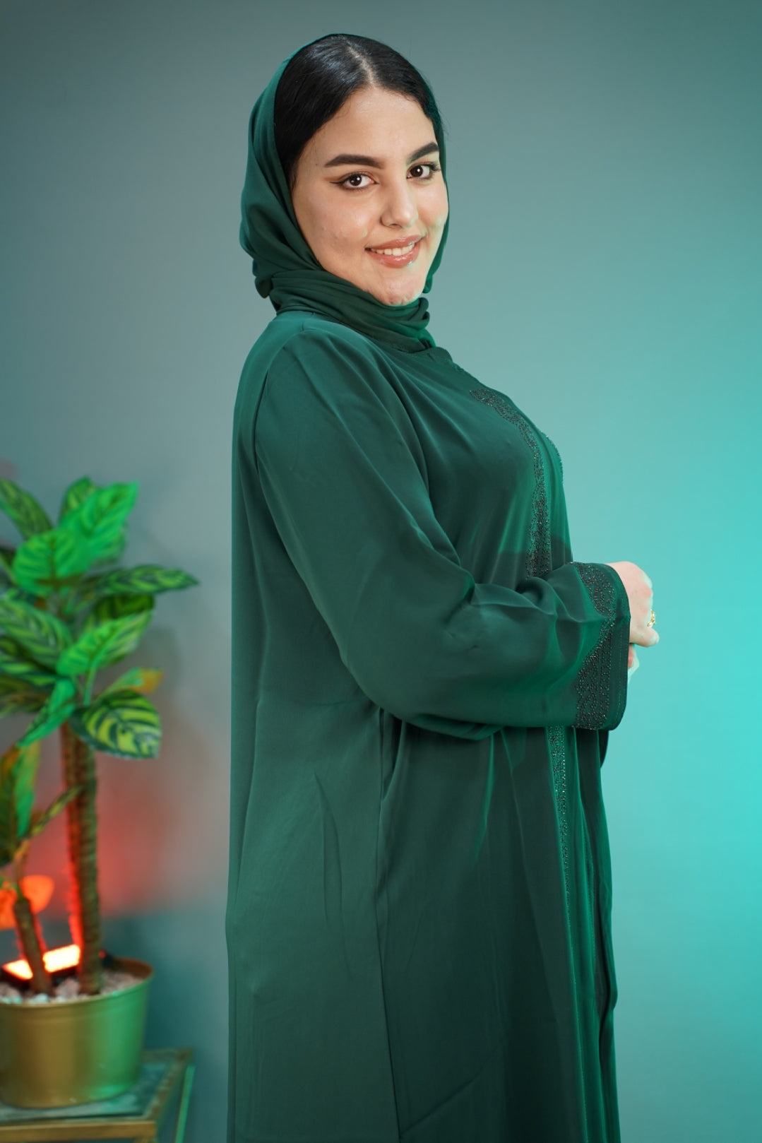 قفطان الأناقة المغربية: عباية بتصميم عصري ولمسة تقليدية ساحرة -