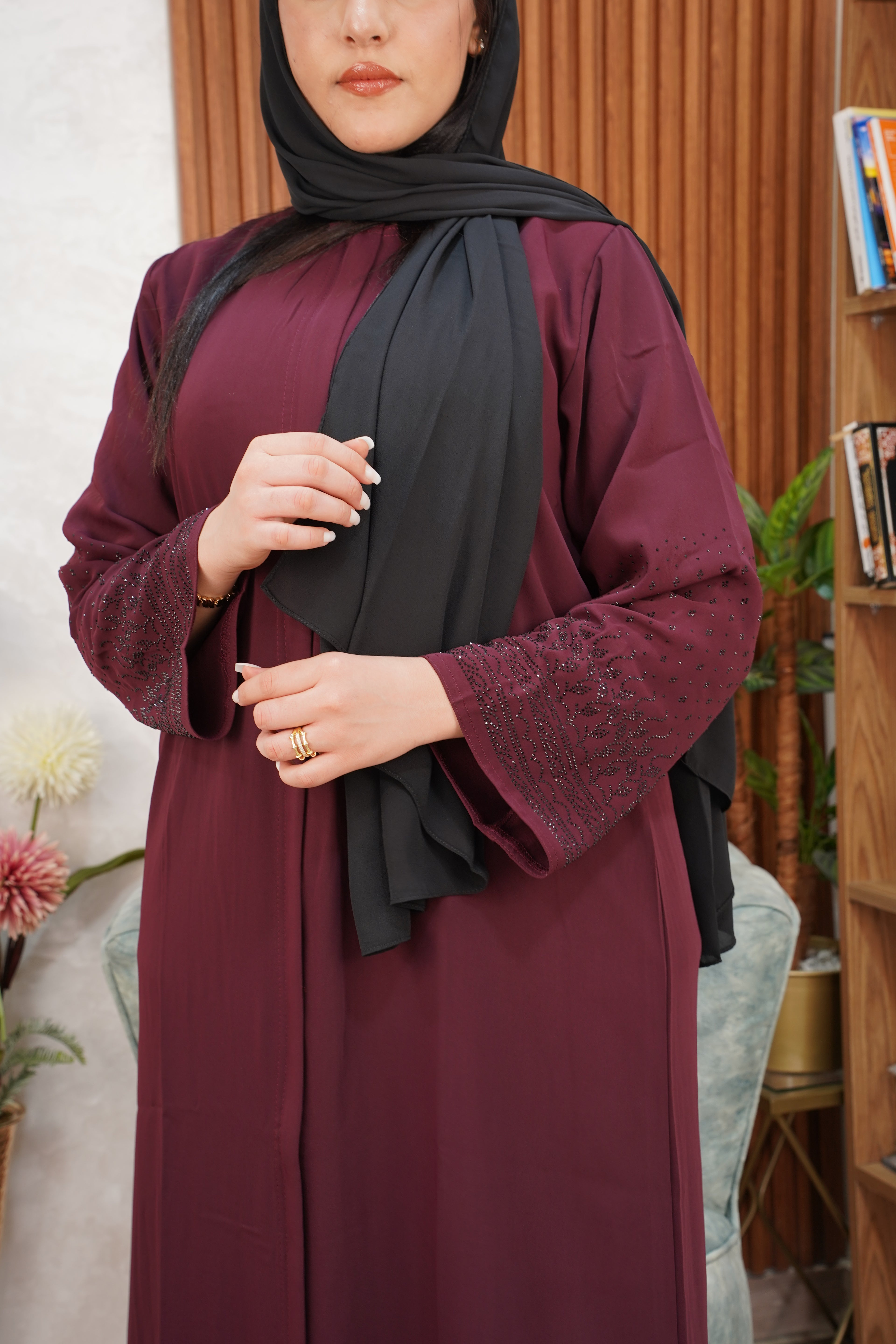 عباية قفطان فاخرة 'لؤلؤة مراكش' - عنابي ملكي" (Luxury Kaftan Abaya 'Pearl of Marrakesh' - Royal Maroon)
