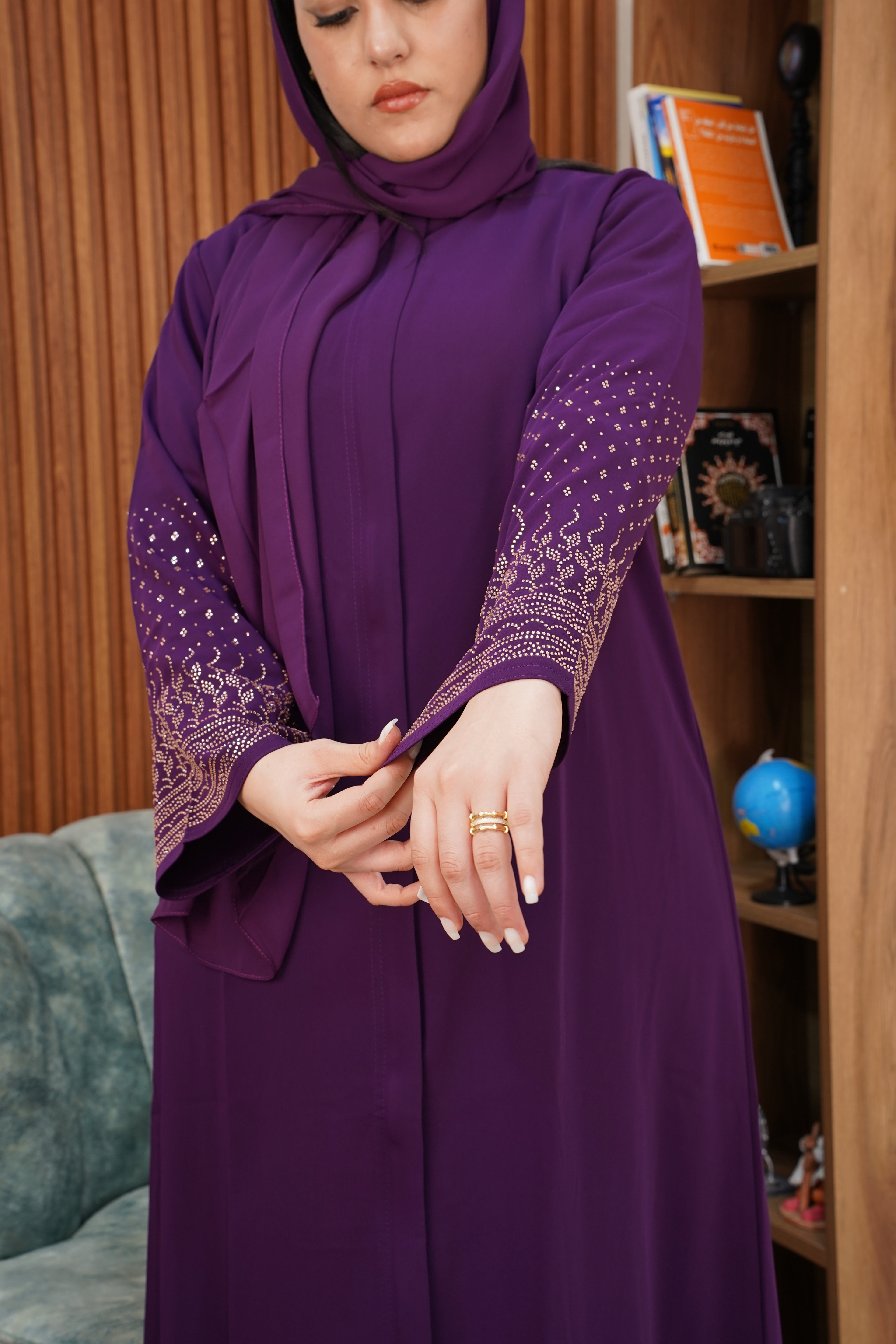 عباية قفطان فاخرة 'لؤلؤة مراكش' - عنابي ملكي" (Luxury Kaftan Abaya 'Pearl of Marrakesh' - Royal Maroon)