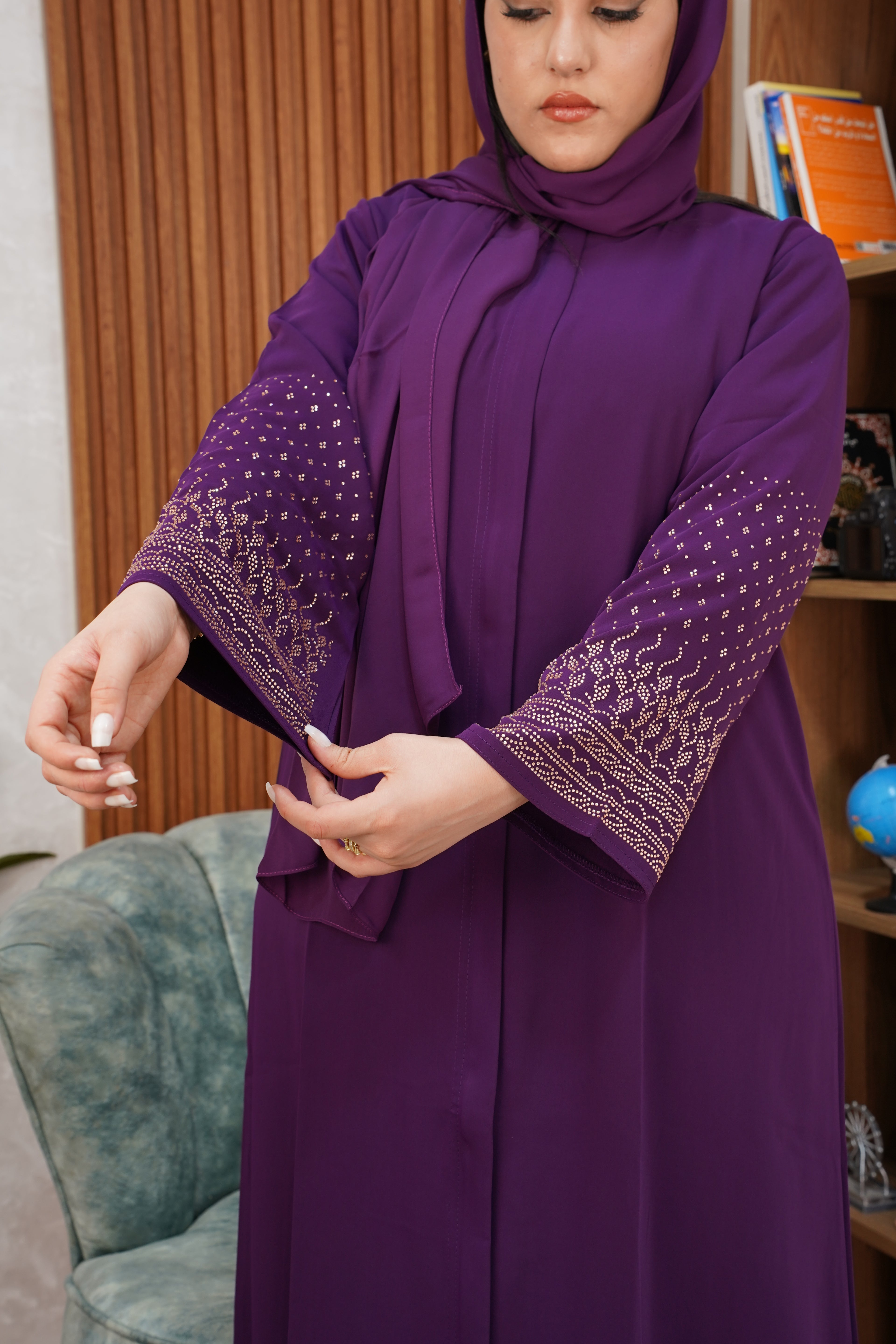 عباية قفطان فاخرة 'لؤلؤة مراكش' - عنابي ملكي" (Luxury Kaftan Abaya 'Pearl of Marrakesh' - Royal Maroon)